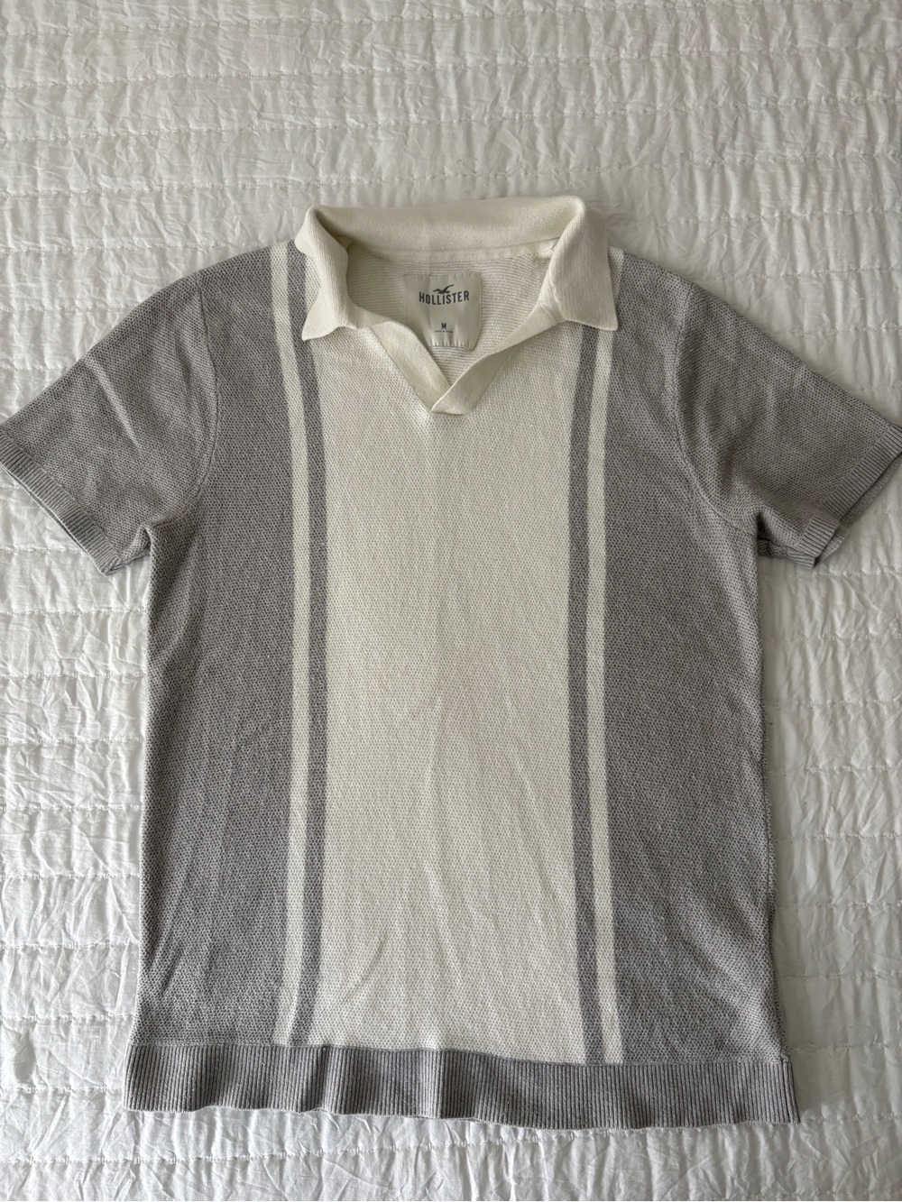 Hollister Vintage-Style Short Sleeve Polo in Cream and Light Gray